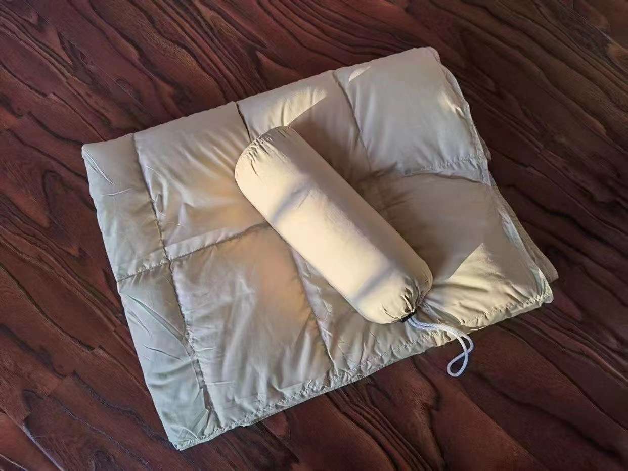 軽量携帯用ダウンブランケット