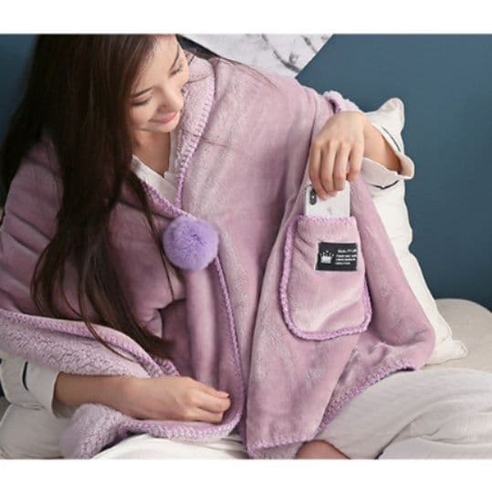 ブランケット ふわふわボンボン付きポケット着る毛布
