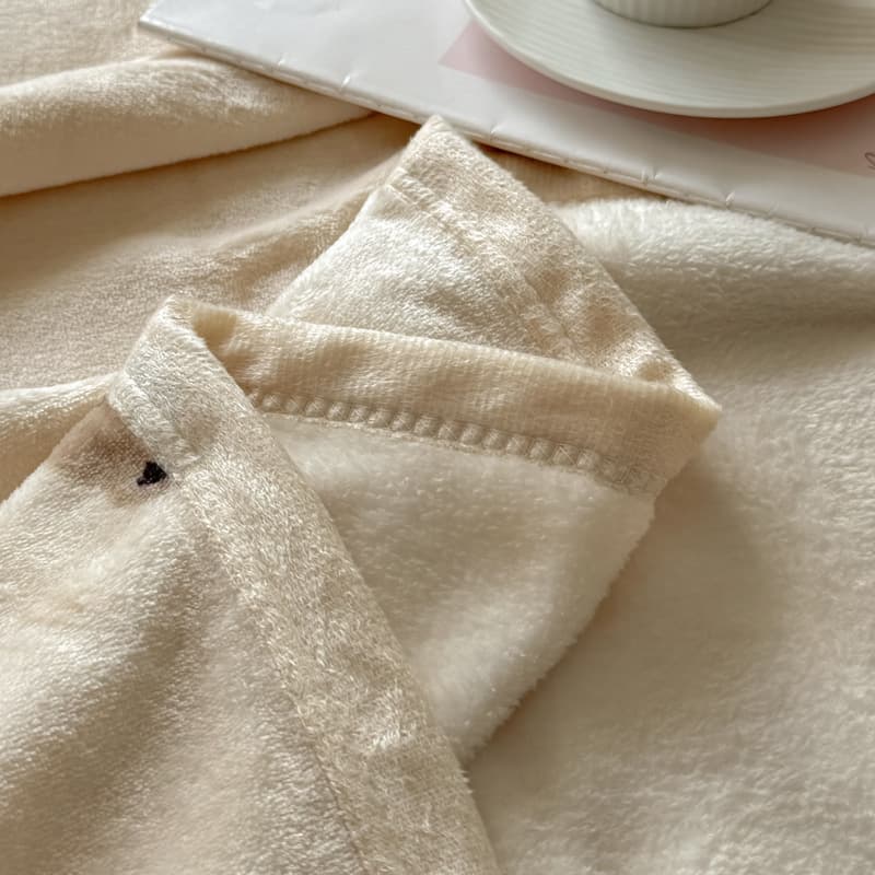 ブランケット ふわふわ子猫刺繍毛布