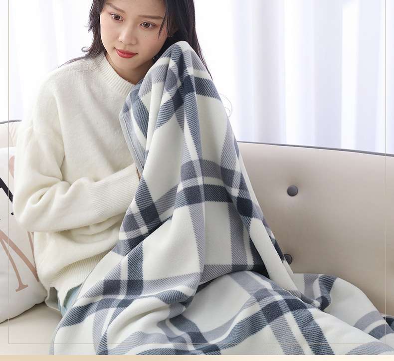 ブランケット  うさみみ付きふわもこ着る毛布