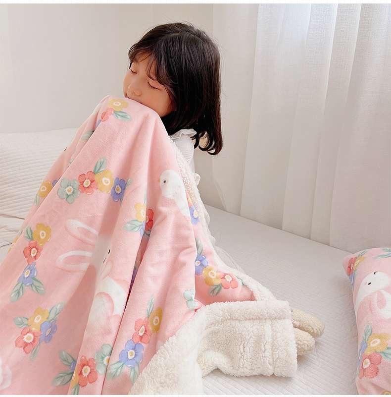 もこもこタッセル付きニットブランケット