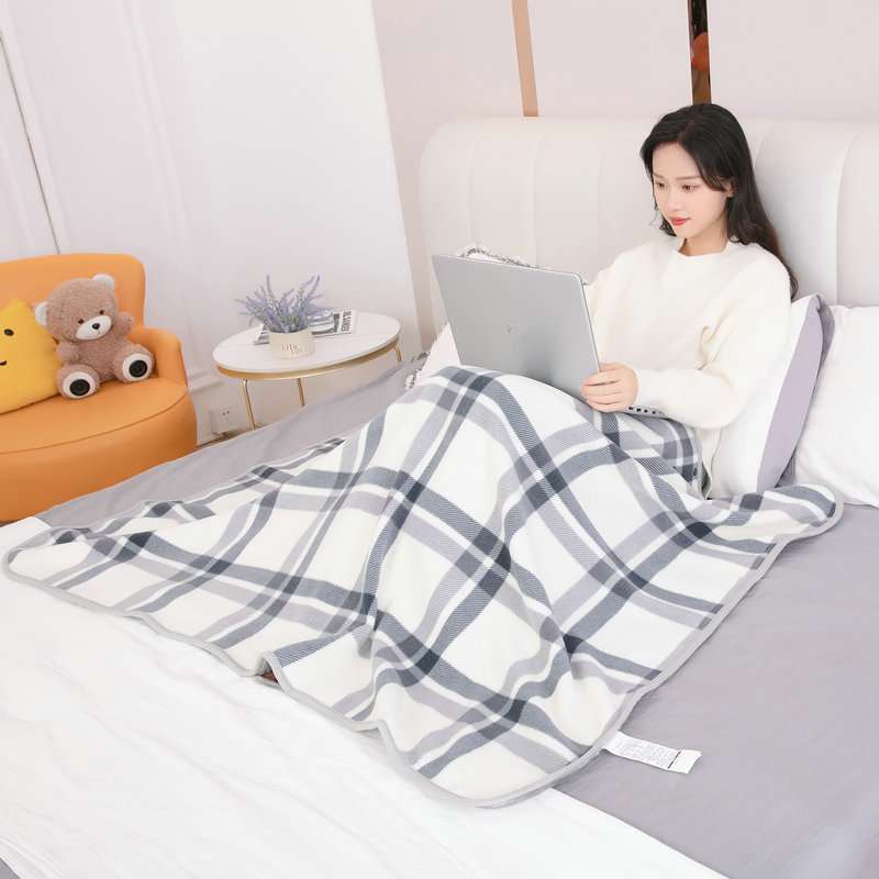 ブランケット  うさみみ付きふわもこ着る毛布
